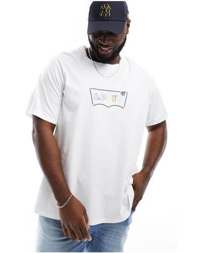 Levi's Plus - t-shirt bianca con logo batwing multicolore al centro - Bianco