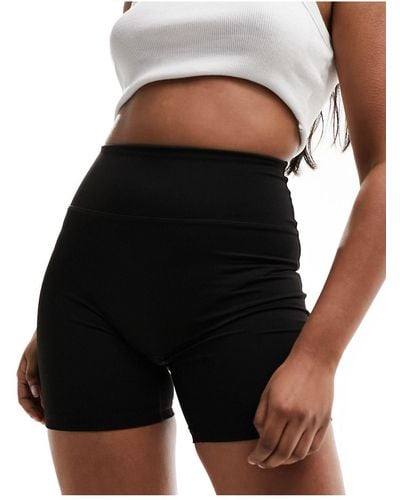 The Couture Club – formende shorts - Schwarz