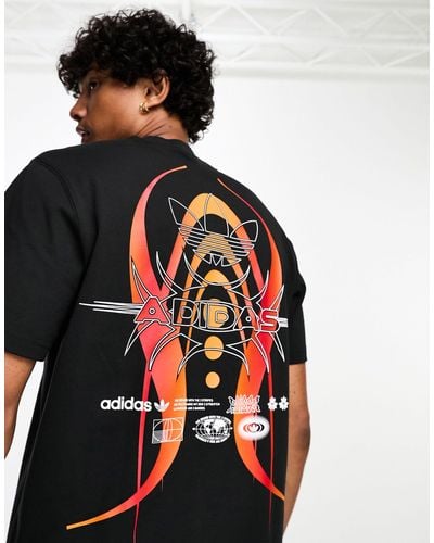 adidas Originals Camiseta negra con estampado gráfico grande en la espalda rekive - Rojo