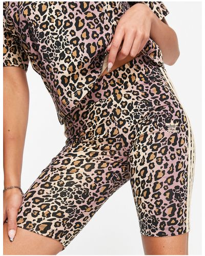 adidas Originals Pantaloncini leggings marroni con stampa leopardata - Nero