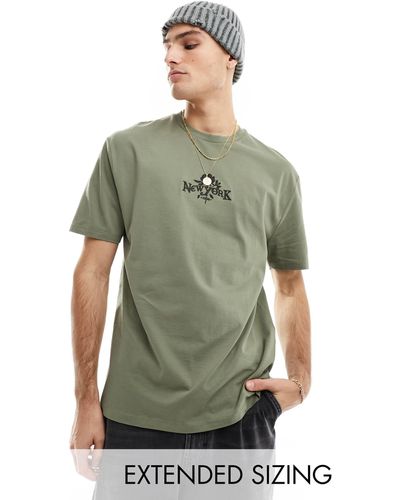 ASOS T-shirt comoda kaki con ricamo sul petto - Verde