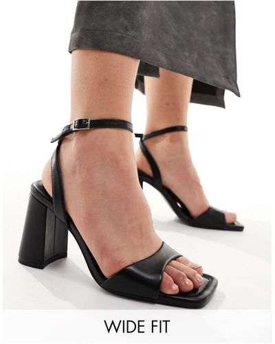 ASOS – wide fit – hotel – filigrane sandalen aus pu mit blockabsatz - Grau