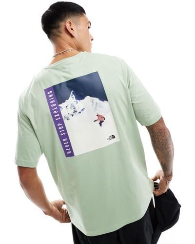 The North Face Camiseta verde salvia con estampado gráfico retro en la espalda snowboard exclusiva en asos - Azul