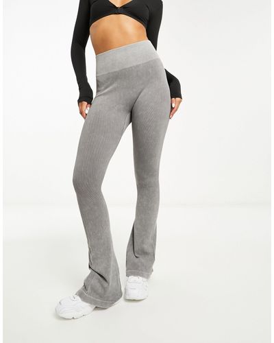 ASOS Leggings acampanados con lavado sin costuras - Blanco