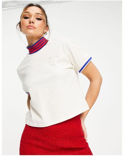 adidas Originals Camiseta corta blanco hueso jaspeado con diseño universitario - Rojo