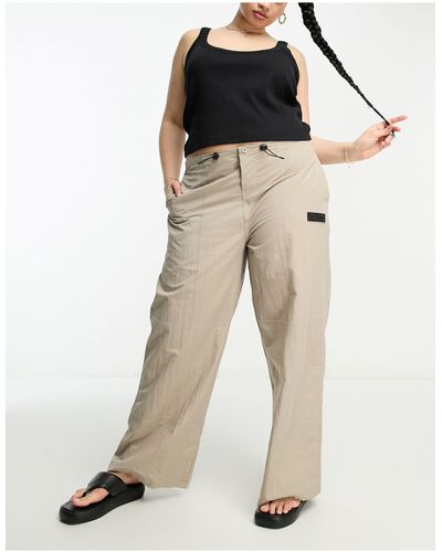 ASOS Curve - pantalon cargo en nylon - neutre