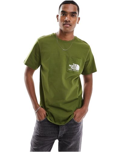 The North Face Camiseta verde oliva con detalle