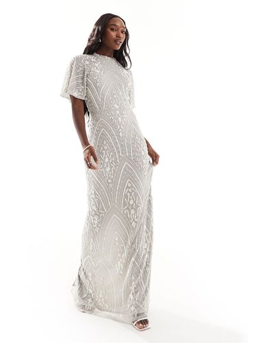 Beauut – bridesmaid – durchgehend verziertes brautjungfern-maxikleid mit flügelärmeln und rückenausschnitt - Weiß