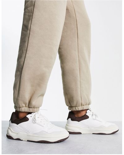 Bershka Sneakers con suola spessa nei colori a contrasto bianco e - Neutro