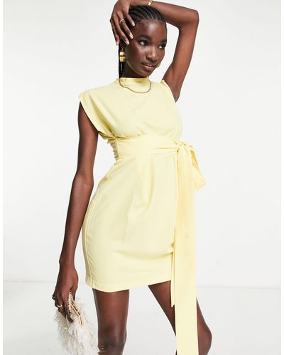 Closet Vestido corto color limón con lazada en la cintura - Amarillo