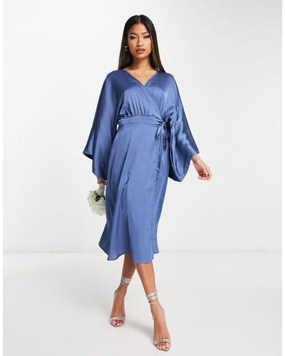 TFNC London Bruidsmeisjes - Satijnen Midi-jurk Met Overslag En Kimonomouw - Blauw