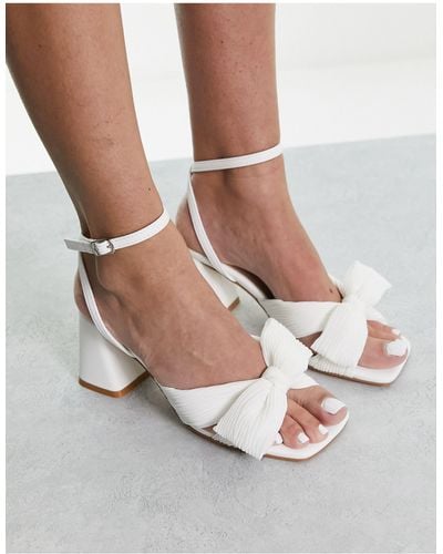 Glamorous Mid Heel Sandals With Bow - White