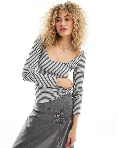 Monki Top gris melange y negro a rayas