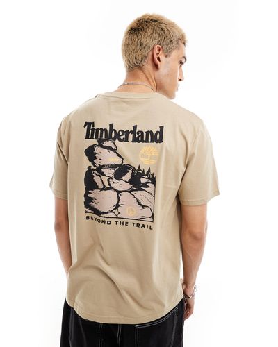 Timberland T-shirt oversize beige con stampa sulla schiena - Neutro