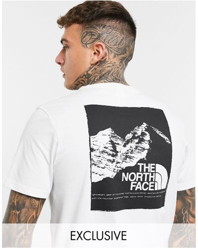 The North Face Esclusiva asos - - t-shirt bianca con stampa di montagne - Bianco
