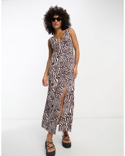 ASOS – naturfarbenes, langes sommer-trägerkleid aus leinen mit zebraprint und v-ausschnitt - Mehrfarbig