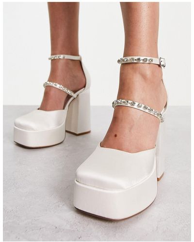 London Rebel Chaussures ornementées en satin à talon et semelle plateforme ultra haute - ivoire - Blanc