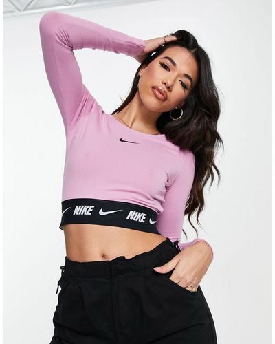 Nike Crop top à manches longues et bande griffée - orchidée - Rose