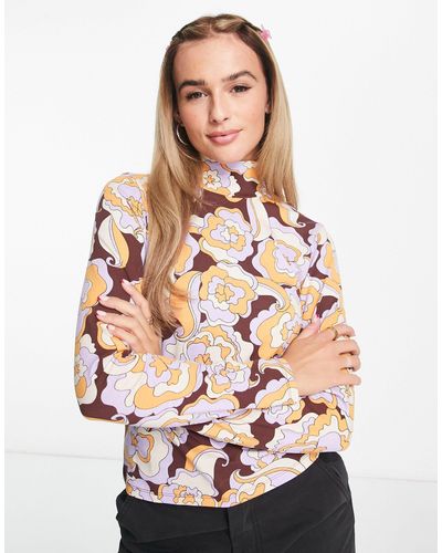 Monki Top a maniche lunghe accollato a fiori vintage - Bianco