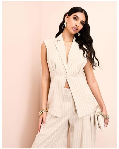 ASOS Blazer habillé long sans manches aspect lin à rayures avec nœud au dos - Neutre