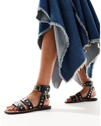 ASOS – fiji – mit nieten besetzte, flache sandalen aus leder - Blau