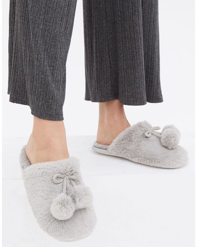 New Look Chaussons style mules en fausse fourrure - Gris
