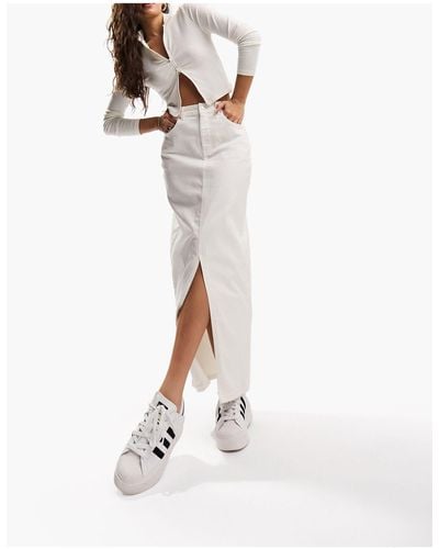 ASOS Hourglass - jupe mi-longue en jean avec ourlet fendu - écru - Blanc