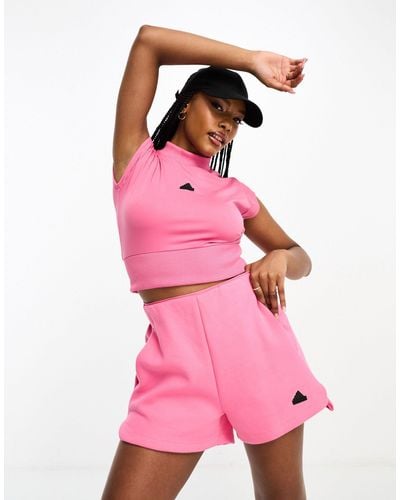 adidas Originals Adidas X Jenna Ortega - Short Met Stretch, Hoge Taille En Logo - Roze