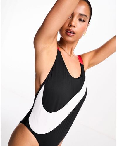 Nike – icon swoosh – badeanzug mit u-ausschnitt und blockfarbendesign - Schwarz
