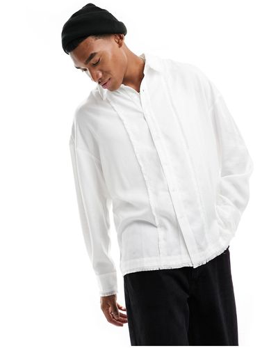 Reclaimed (vintage) Camicia a maniche lunghe invecchiata bianca con dettagli sfrangiati - Bianco