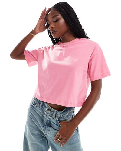 River Island – kastiges, kurzes t-shirt - Pink