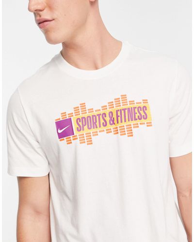 Nike Camiseta blanca con estampado "sports & fitness" - Gris