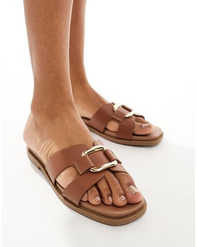 New Look Cross Strap Flat Sandal With Buckle Detail - Brown