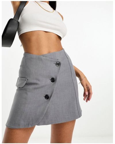 Abercrombie & Fitch Mini-jupe portefeuille coupe ajustée - clair - Gris