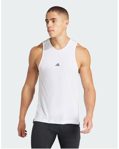 adidas Originals Camiseta blanca sin mangas para yoga - Blanco