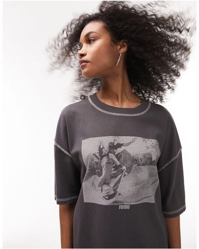 TOPSHOP T-shirt oversize style skateur avec imprimé museum of youth culture sous licence - ardoise - Noir