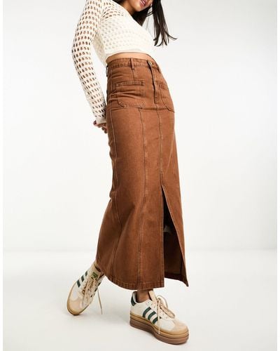 Urban Revivo Falda midi marrón con dos bolsillos y acabado lavado - Neutro