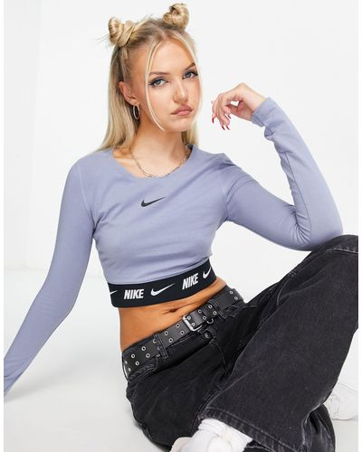 Nike Crop top à manches longues avec bande à logo - ardoise cendré - Bleu