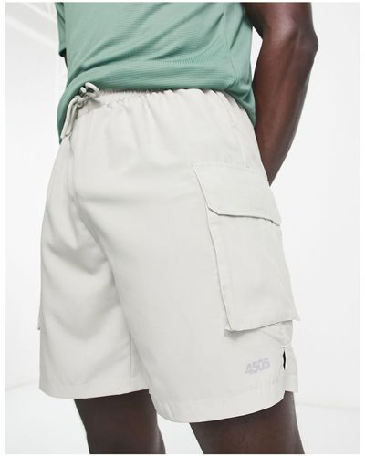 ASOS 4505 – trail run – sport-shorts mit cargotaschen - Weiß