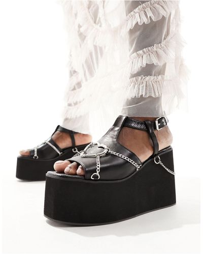 Koi Footwear Koi - crushed hearts - sandales avec chaîne et semelle plateforme ultra haute - Noir