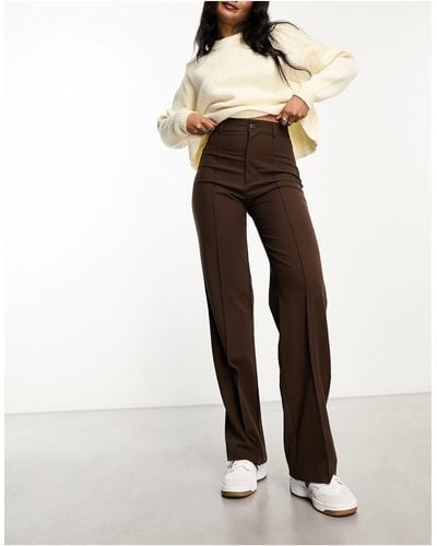 Pull&Bear Pantalon droit ajusté à taille haute avec surpiqûres devant - marron chocolat