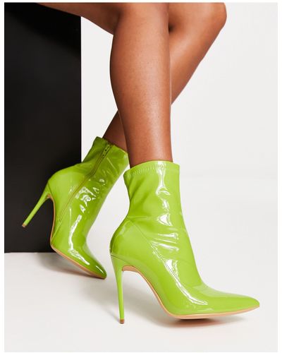 Truffle Collection Botas verdes acharolados estilo calcetín con tacón