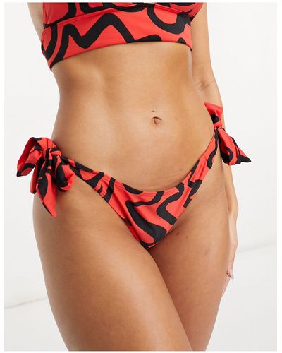 New Look Slip bikini con laccetti laterali e stampa astratta - Rosso