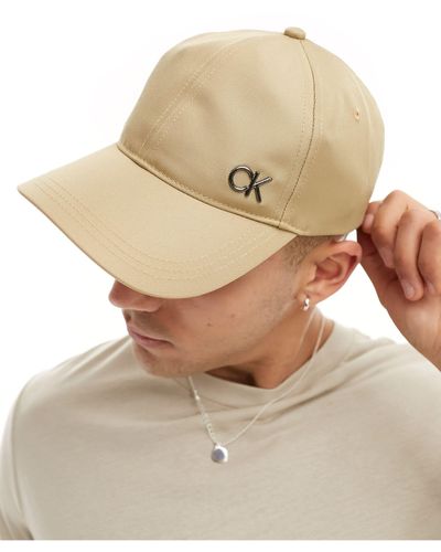 Calvin Klein Saffiano - cappellino con visiera color travertino con "ck" - Neutro