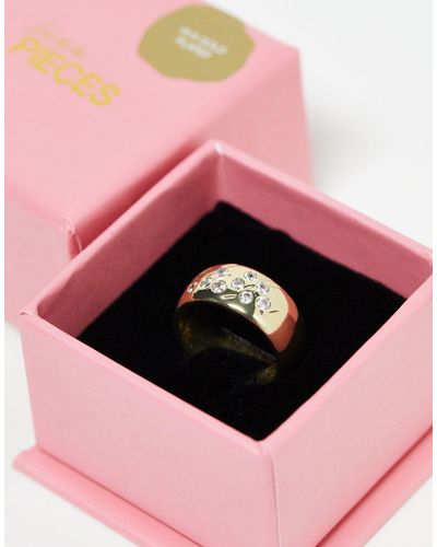 Pieces Plated Gift Boxed Chunky Ring With Scattered Diamantes - White
