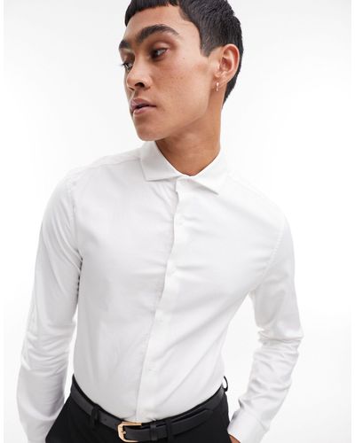 ASOS – hochwertiges, eng geschnittenes twill-hemd mit cutaway-kragen - Weiß