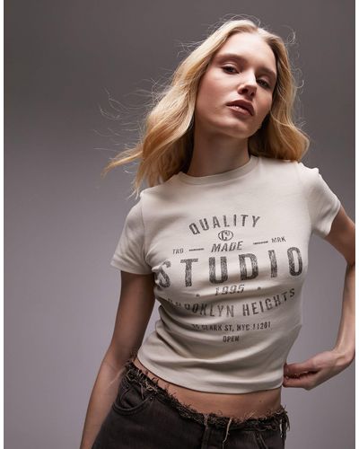 TOPSHOP Camiseta color lavado con diseño encogido y estampado gráfico "studio 1995" - Gris