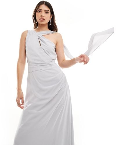 TFNC London L'invitée - robe longue asymétrique drapée en mousseline - argent - Blanc