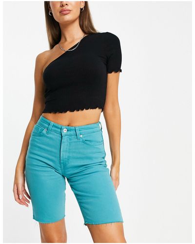ONLY Emily - pantaloncini di jeans taglio lungo turchese con fondo grezzo - Verde