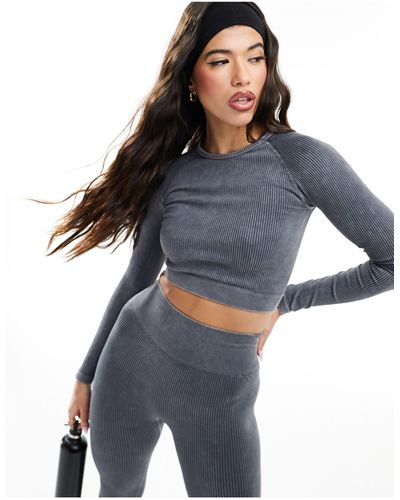 ASOS 4505 Icon - crop top a maniche lunghe a coste senza cuciture slavato - Grigio